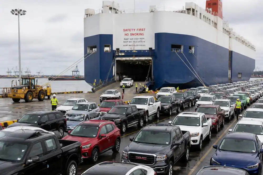 Unloading cars from a cargo ship